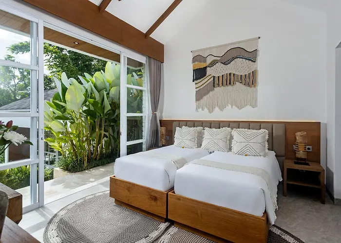 Villa Extravagant In The Jungle Of
