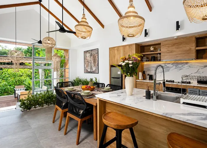 Extravagant In The Jungle Of Villa *